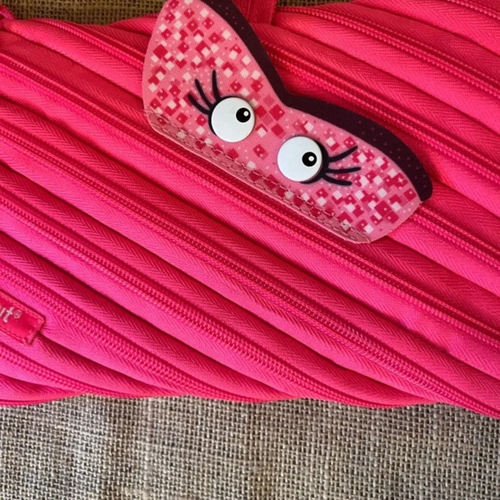 ZIPIT Monster Pencil Case for Girls, Holds Up to 30 Pens, Machine Washable